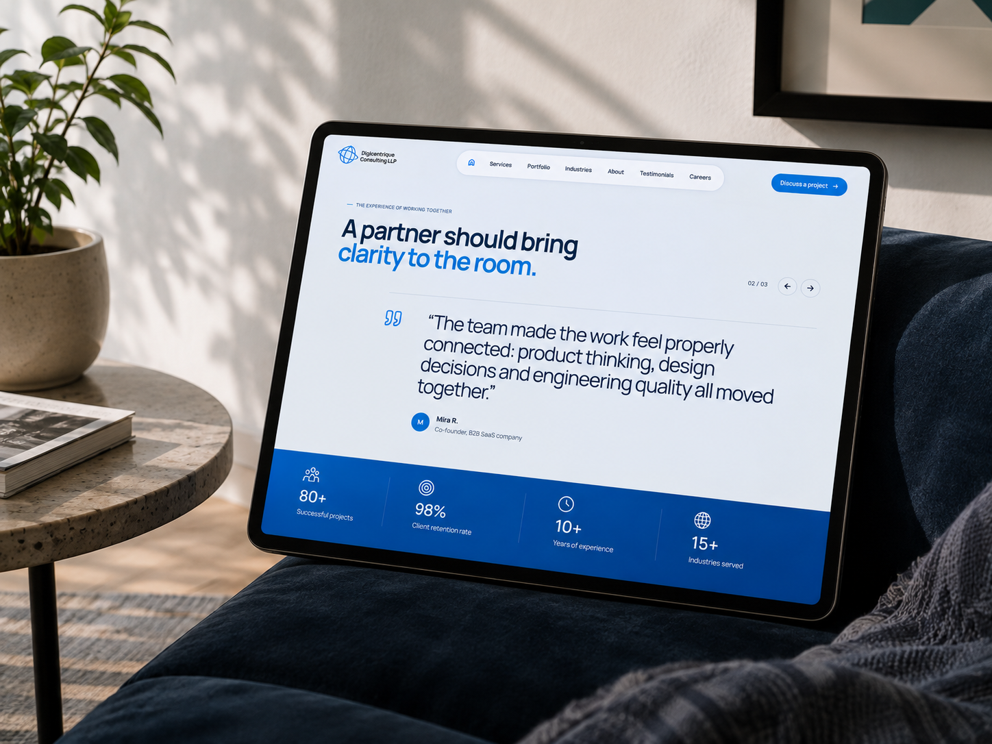 Digicentrique client testimonial page presented on a laptop